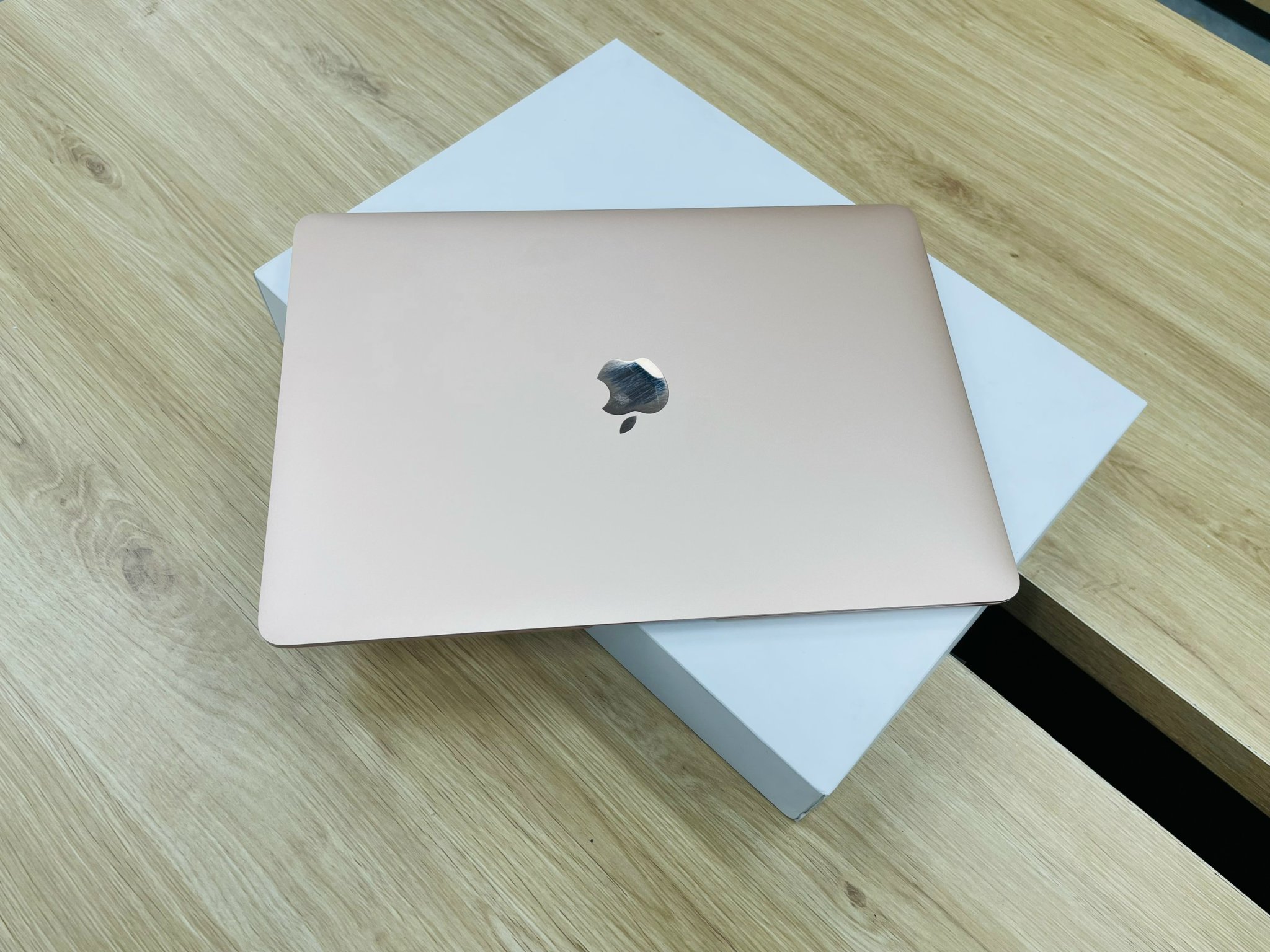 MACBOOK AIR 2019 RENTINA ROSE GOLD