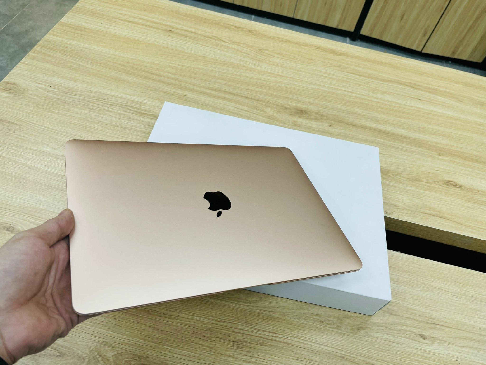 MACBOOK AIR 2019 RENTINA ROSE GOLD