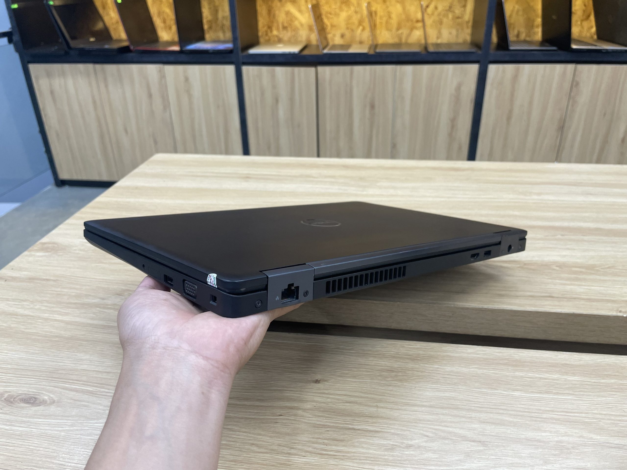 LAPTOP DELL LATITUDE 5590 I5 GEN 7