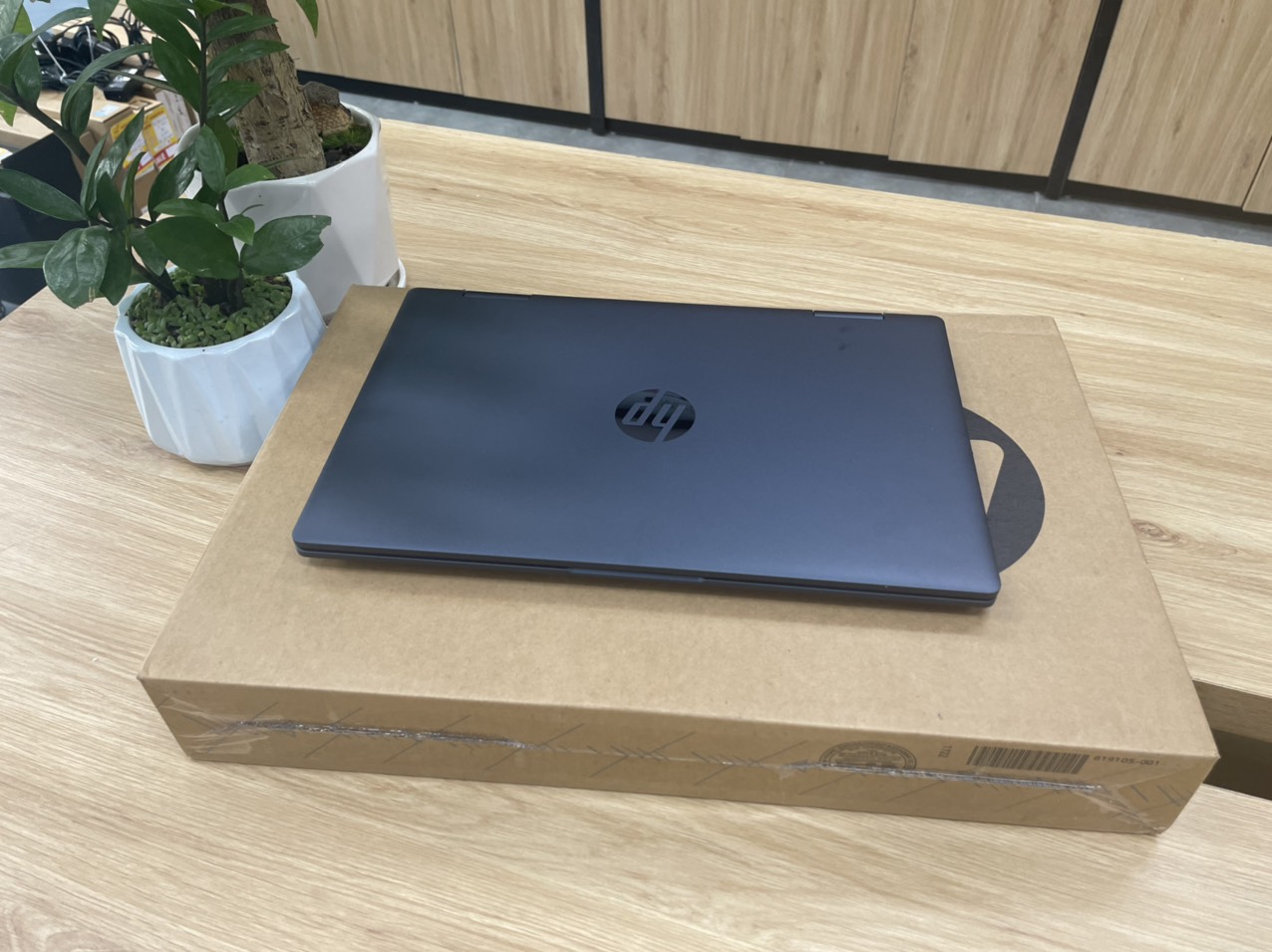 HP PAVILION X360 10 2-in-1 ( NEW FULL BOX 100% )